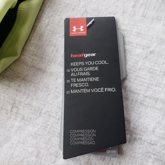 🆕️UNDER ARMOUR Compression Tight Capris Athletic Legging SZ Medium - Picture 10 of 11